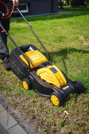 INDUKCYJNA KOSIARKA ELEKTRYCZNA JOHN GARDENER 2000W 32CM