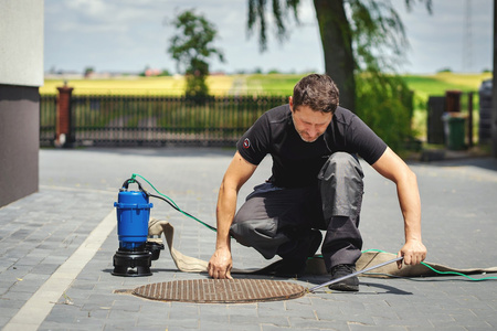 Pompa rozdrabniacz WQD-10-8-0,55 do brudnej wody /zielona/