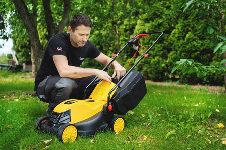 KOSIARKA ELEKTRYCZNA JOHN GARDENER 2200W 32CM MODEL HD EXTREME