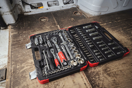 TVARDY Zestaw profesjonalnych kluczy nasadowych 94el. 1/4"-1/2"