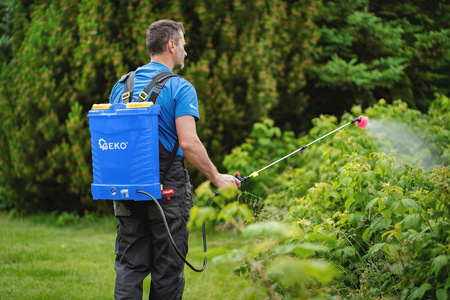 Opryskiwacz akumulatorowy plecakowy 16L Lekki Blue 12Ah (1)