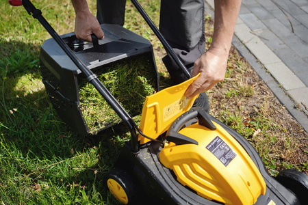 Elektryczna kosiarka indukcyjna John Gardener 2000W 32cm