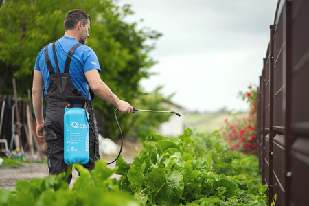 Opryskiwacz ciśnieniowy ręczny 8L GEKO