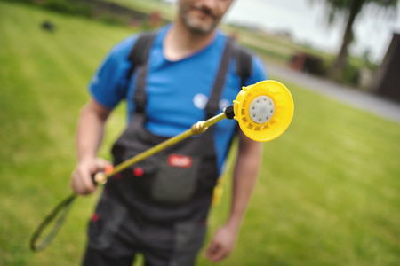 Opryskiwacz akumulatorowy 16L z dodatk. wyposażeniem (1)