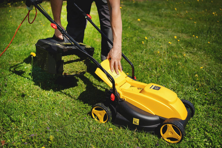 Kosiarka elektryczna John Gardener model SHARP 2000W 32cm