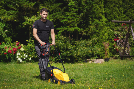 Kosiarka elektryczna John Gardener model SHARP 2000W 32cm