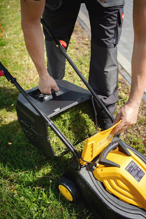 INDUKCYJNA KOSIARKA ELEKTRYCZNA JOHN GARDENER 2000W 32CM