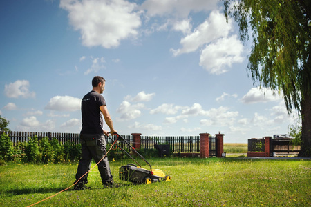 Kosiarka elektryczna John Gardener model SHARP 2000W 32cm