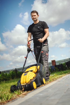 Elektryczna kosiarka indukcyjna John Gardener 2000W 32cm