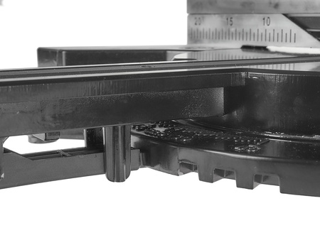 Piła ukośnica z posuwem 1700W 210mm (1)